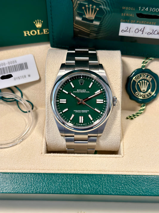 2022 Rolex Oyster Perpetual 41mm Green Dial Full Set 124300